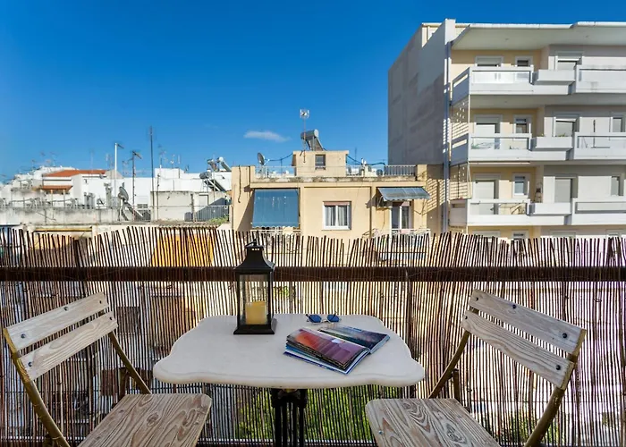 Bright, Calming Retreat With A Balcony Near Metro!