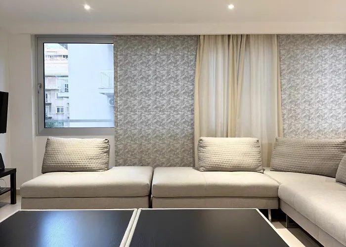 Spacious Athenian 2 Bedroom Apartment Next Metro And Museum